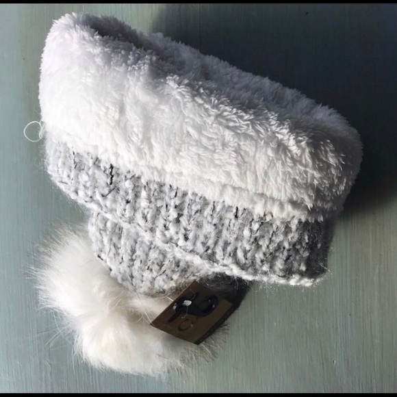 Back in Stock! NWT Thick Lined Beanie with Pom Pom - Picture 4 of 5